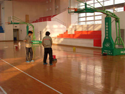 橡胶地板打蜡，防滑耐磨更安全