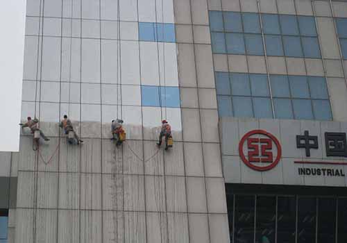 涂料墙面清洗：服务范围包括家庭、办公室、酒店等场所的墙面清洗